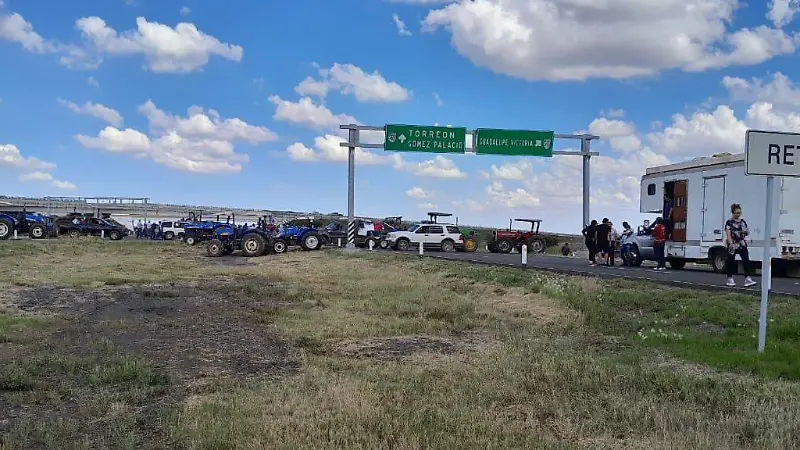Productores frijoleros realizan marcha fúnebre, “federación asesina al campo”, aseguran 